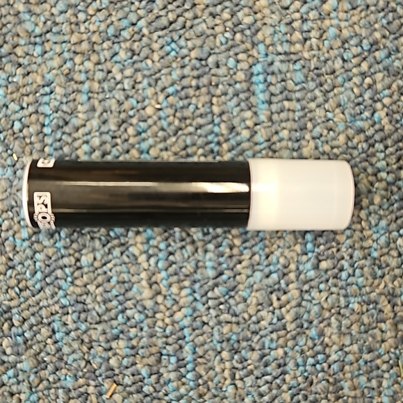 Cork Pops wine bottle opener and 1 replacement cartridge. - Picture 3 of 6